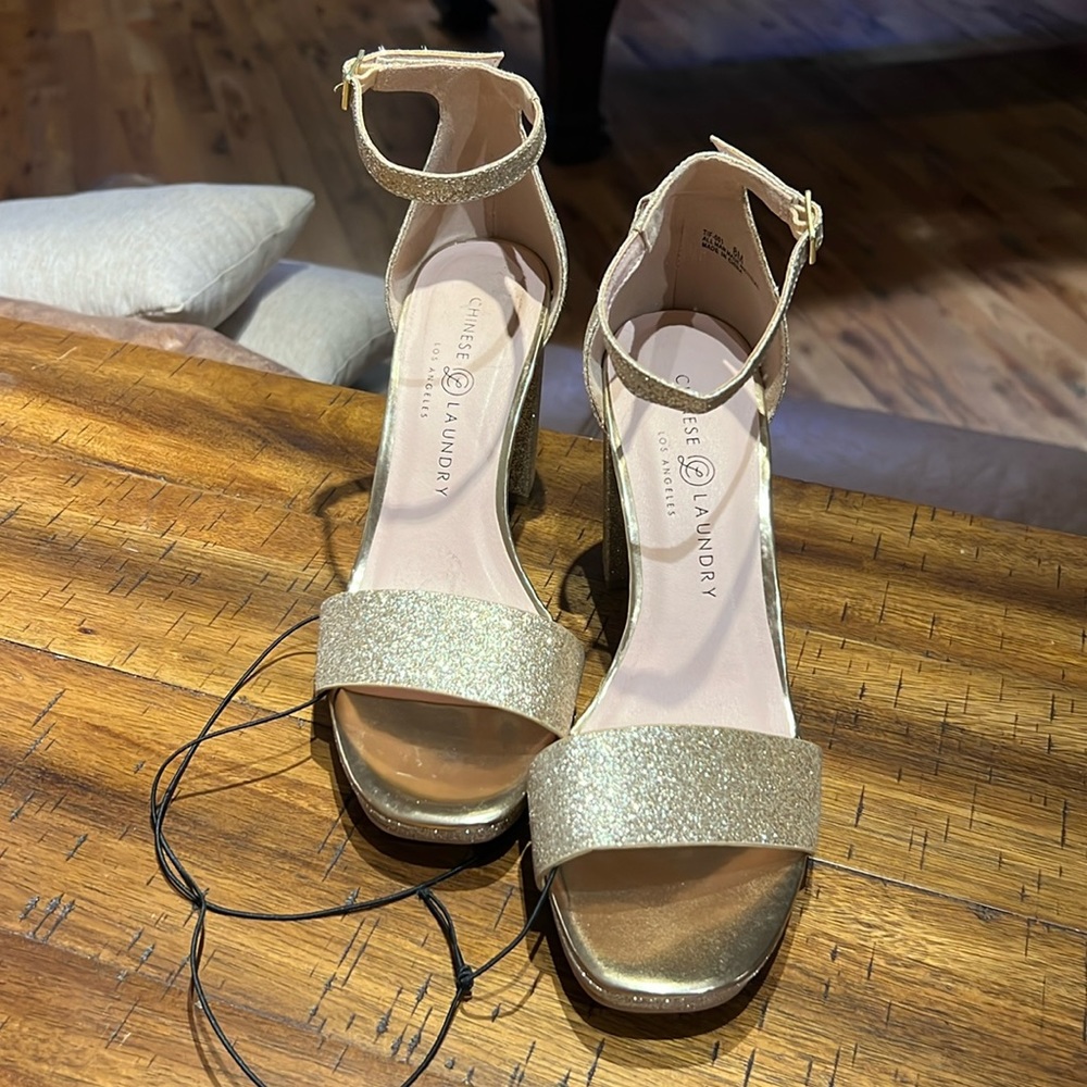 Chinese Laundry Sz. 8 Gold Shimmer Open Toe